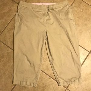 Avenue 22 Khaki Capris